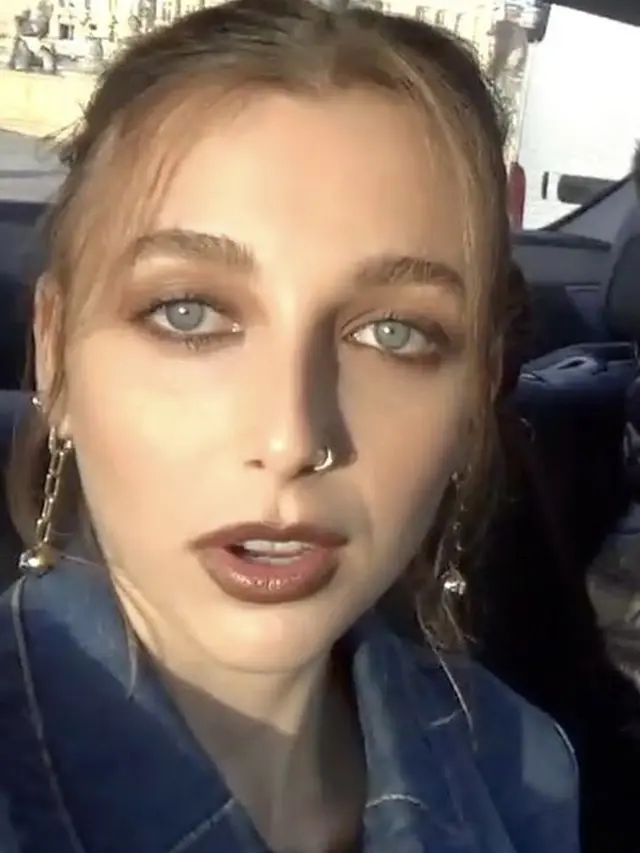 Emma Chamberlain: Burgundy lips/dok. Instagram Emma Chamberlain