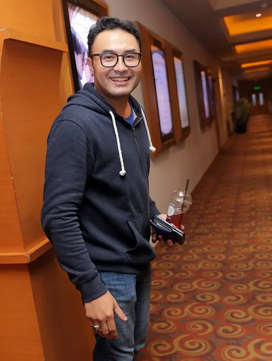 Selain Surya Saputra, film Reuni Z juga dibintangi oleh Dinda Kanya Dewi, Verdi Solaiman, Hengky Solaiman, Tora Sudiro, Ayushita, dan Fanny Fabriana. (Deki Prayoga/Bintang.com)