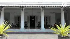 Ratusan pendukung Basuki Tjahaja Purnama menggalang dukungan KTP untuk jaminan penangguhan penahanan. Aksi yang dilakukan sejak pagi membuat jalanan di kawasan tersebut macet