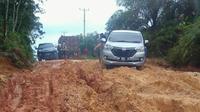 Perjuangan masyarakat 16 desa terisolasi di Riau sejak jalan rusak pada 1982. (Liputan6.com/M Syukur)