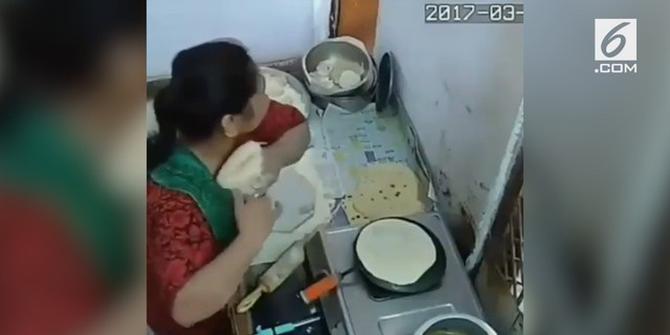 VIDEO: Menjijikkan, Wanita Jepit Roti Cane di Ketiaknya