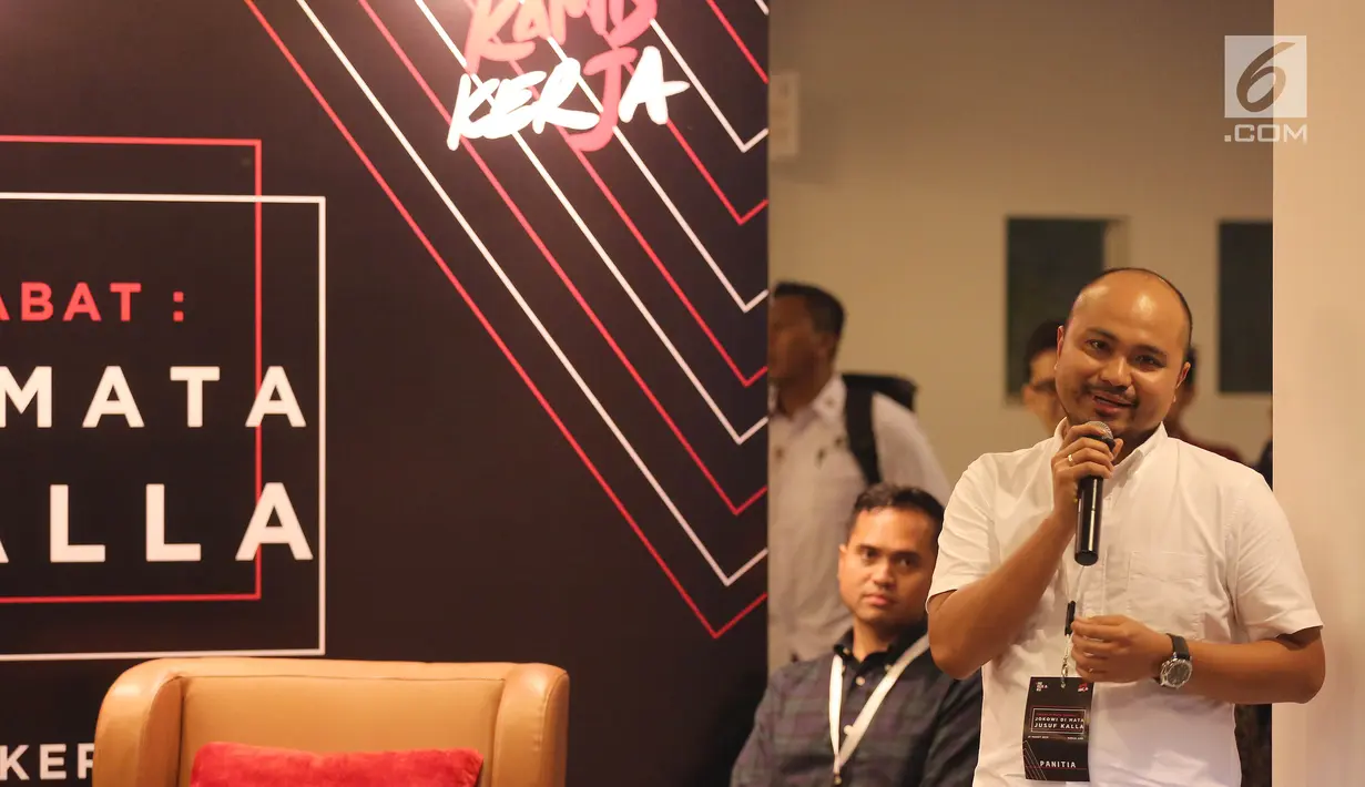 Inisator Afifuddin Suhaeli Kalla memberi sambutan pada acara dialog komunitas Kamis Kerja, Jakarta, Kamis (21/3). Dialog tersebut untuk mengenal sosok Jokowi dari kaca mata seorang JK yang telah mendampinginya 5 tahun terakhir. (Liputan6.com/Fery Pradolo)