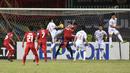 Memasuki laga semifinal leg pertama melawan Vietnam yang berlangsung di stadion Pakansari, Hansamu Yama berhasil mencetak gol pertama bagi timnas Indonesia melalui sundulan keras ke gawang Vietnam. (AFP/Bay Ismoyo)
