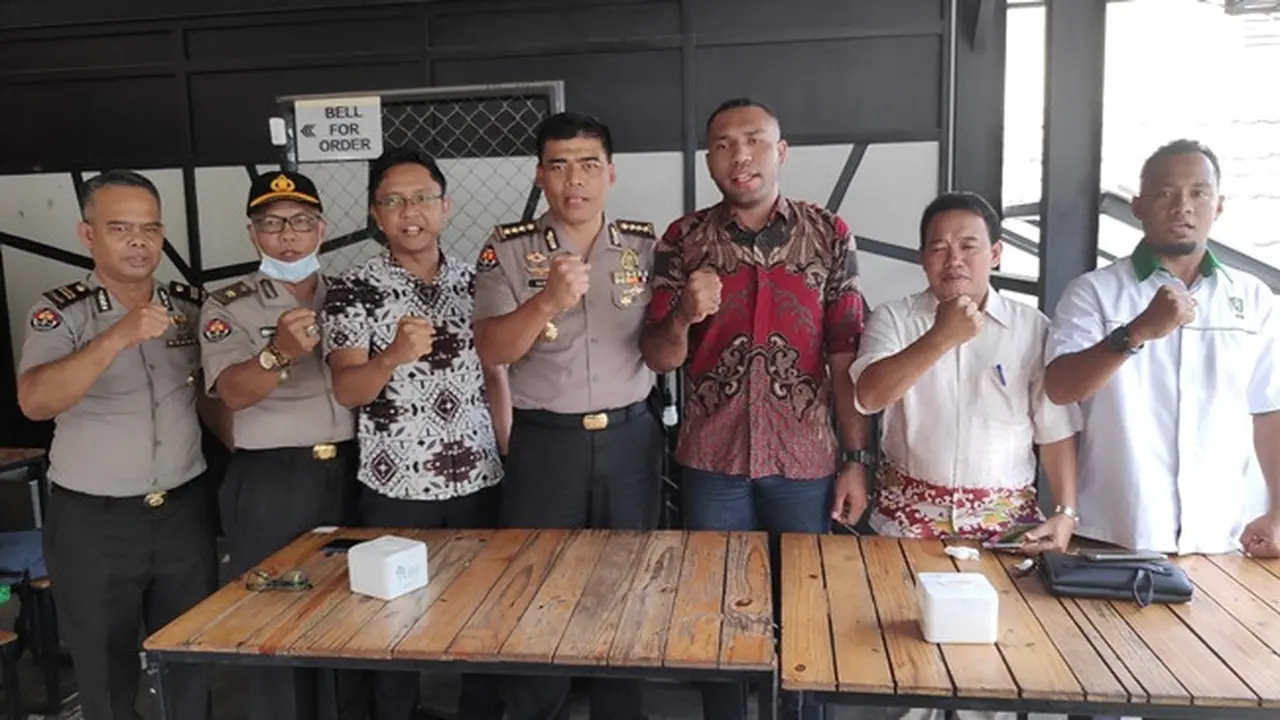 Perwakilan mahasiswa asal Papua di Riau berharap kerusuhan di daerah asalnya segera mereda.