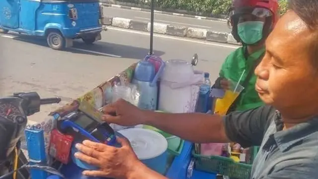 Pedagang Kaki Lima Dilengkapi Peralatan Canggih