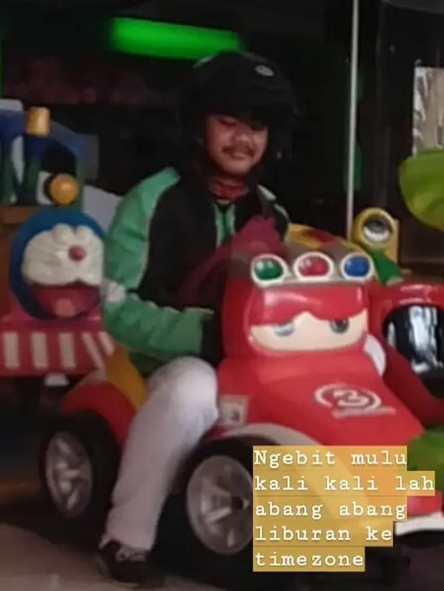 Sepi Orderan, 6 Aksi Driver Ojek Online Mainan Isi Waktu Luang Ini Kocak