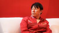 Pelatih kepala Timnas Indonesia, Shin Tae-yong&nbsp;saat konferensi pers Satu Hati untuk Garuda yang berlangsung di Ruang Semeru, Hotel Sultan, Senin (20/03/2023). (Bola.com/Bagaskara Lazuardi)