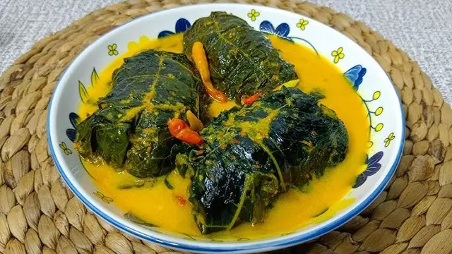 Tips dan Trik Membuat Buntil Daun Singkong Isi Teri
