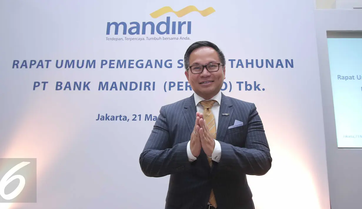 Direktur Utama terpilih Bank Mandiri, Kartika Wirdjoatmodjo memberikan salam usai konferensi pers Rapat Umum Pemegang Saham Tahunan Bank Mandiri, Jakarta, Senin (21/3/2016). (Liputan6.com/Angga Yuniar)