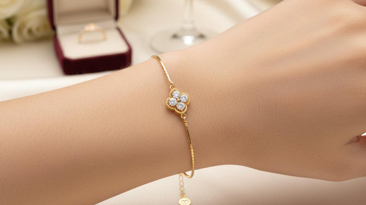 8 Inspirasi Model Gelang Emas Kecil yang Elegan dan Mewah untuk Tunangan Anak Perempuan