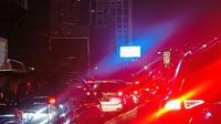 Arus lalu lintas dari arah Semanggi menuju Slipi (Jakarta Barat) dan arah sebaliknya macet parah. (Foto:&nbsp;Antara)