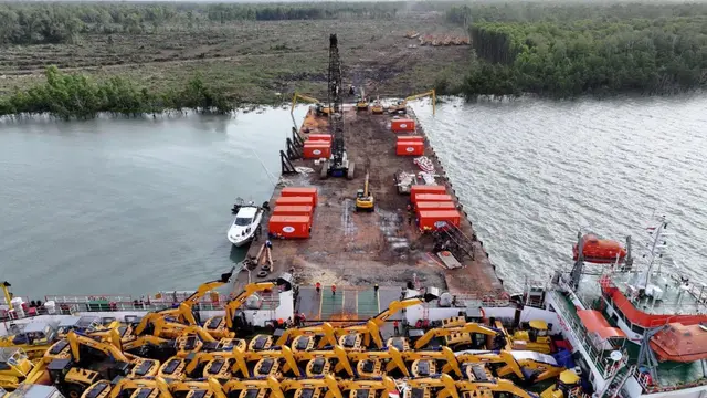Rekor Terbanyak di Dunia, Eskavator Pesanan Haji Isam dari China Tiba Bertahap di Merauke