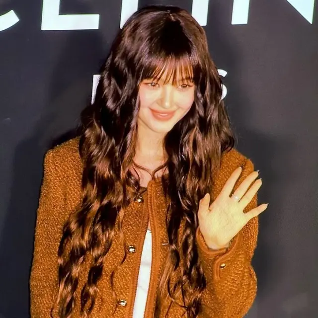 Perubahan Ekspresi Danielle Tampil di Acara Celine dan Jumpa Pers NewJeans Umumkan Keluar dari HYBE Jadi Sorotan