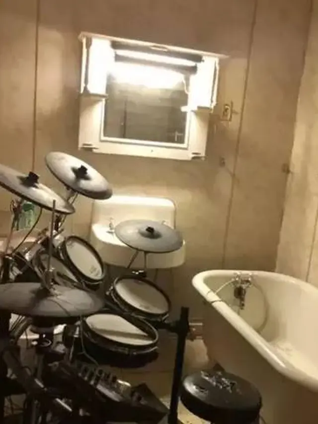 8 Potret Kocak Kamar Mandi dengan Fasilitas Unik Ini Nyeleneh