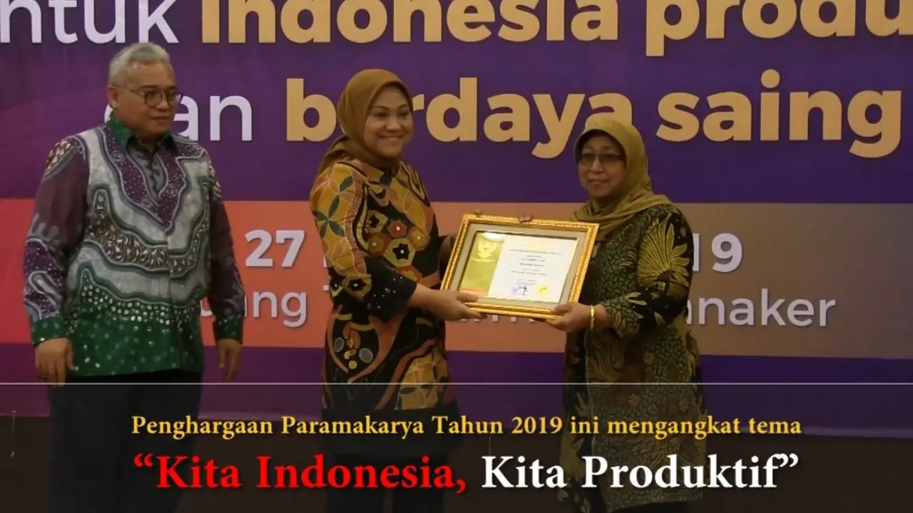 Kemnaker Berikan Piagam Penganugerahan Paramakarya 2019