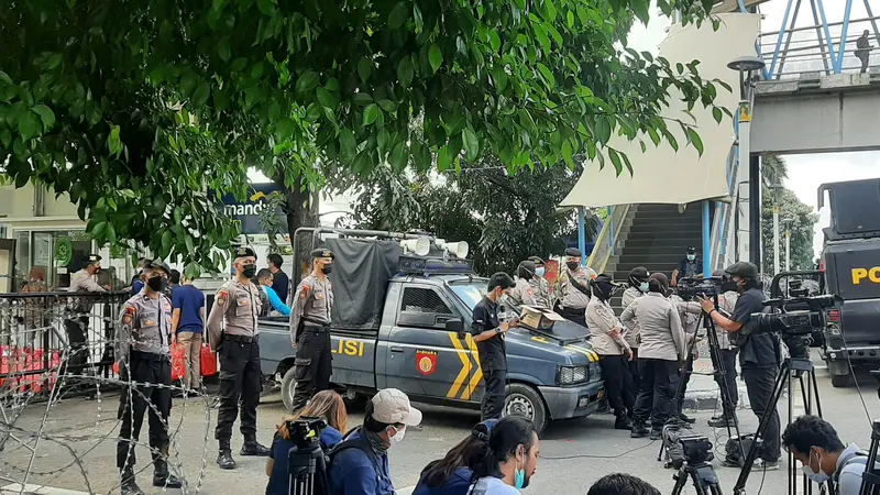 Sidang vonis kasus pelanggaran protokol kesehatan di Petamburan, Jakarta dan Megamendung, Bogor, dengan terdakwa Rizieq Shihab digelar pada Kamis (27/5/2021) di Pengadilan Negeri Jakarta Timur.