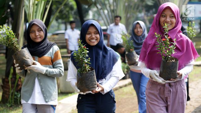 Bentuk Karakter, 150 Siswa SMK Tanam Pohon