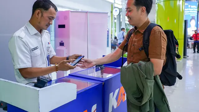 PT KAI (Persero) menyiapkan diskon tarif kereta api jarak jauh (KAJJ) hingga 25 persen pada momen libur sekolah. KAI mengalokasikan 18.680 tempat duduk untuk berbagai perjalanan KA Jarak Jauh kelas eksekutif, bisnis, dan ekonomi dengan tarif diskon.