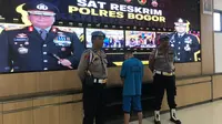 Tersangka mutilasi koper merah ditangkap Polres Bogor. (Liputan6.com/Achmad Sudarno)