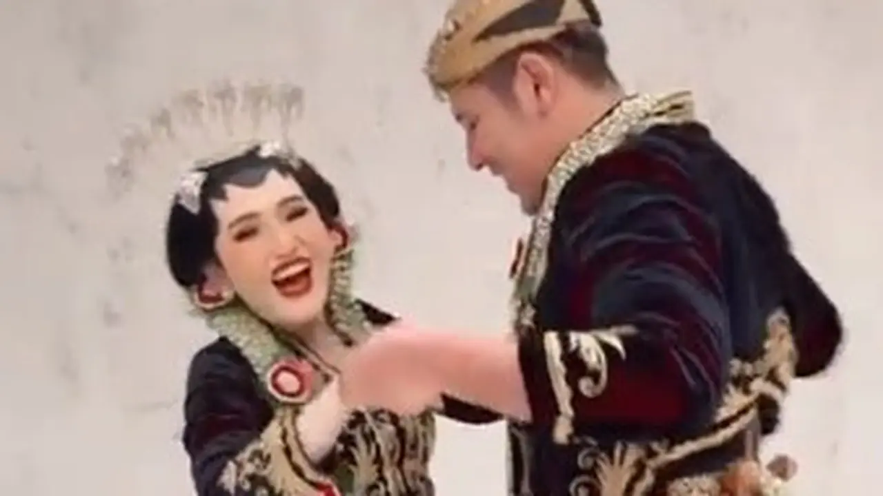 6 Potret Prewedding Via Vallen dan Chevra Yolandi dengan Adat Jawa, Banjir Pujian