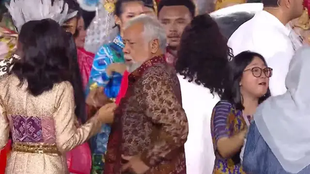 Perdana Menteri Timor Leste Xanana Gusmao berjoget dalam acara gala dinner KTT ASEAN 2023.