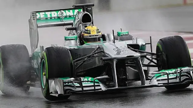 Lewis Hamilton. Photograph: Hoch Zwei/Action Images. Sumber: The Guardians.