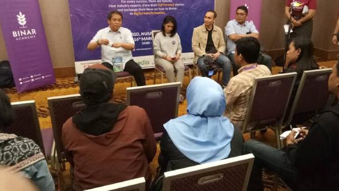 Menkominfo Rudiantara saat menghadiri Retrospektif Binar Community, ICE BSD, Tangerang, Sabtu (16/3/2019). Liputan6.com/Pramita Tristiawati