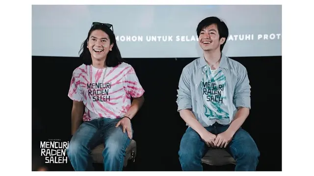 6 Potret Iqbaal Ramadhan dan Angga Yunanda di Gala Premiere Mencuri Raden Saleh