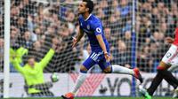 Bintang Chelsea, Pedro, usai membobol gawang Manchester United pada pertandingan lanjutan Premier League, di Stamford Bride, Minggu (23/10/2016). (AFP/Ben Stansall).