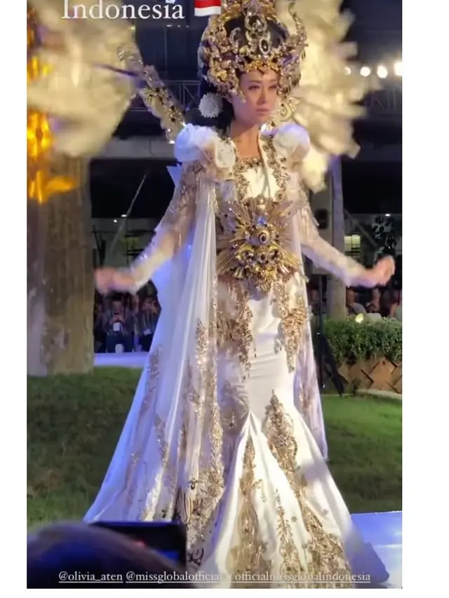 7 Pesona Olivia Aten dalam Kostum Nasional di Miss Global 2022, Menawan