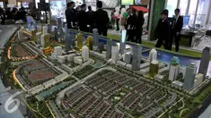 Pengunjung melihat pameran Real Estate Indonesia Expo 2015, di Jakarta Convention Center (JCC), Senayan, Jakarta, Sabtu (14/11/2015). Pameran yang ke 27 ini akan berlangsung hingga 22 November 2015 mendatang. (Liputan6.com/Johan Tallo)