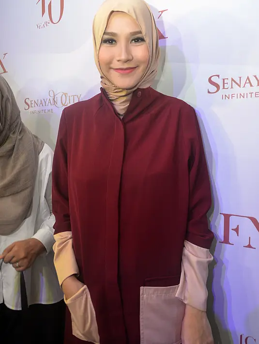 Zaskia juga menambahkan, dengan berbisnis bersama adiknya, Haykal Kamil dan Marsha Natika, ibu tiga orang anak itu merasakan kenikmatan tersendiri. (Nurwahyunan/Bintang.com)