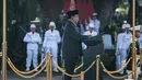 Presiden Prabowo Subianto memimpin upacara Prasetya Perwira (Praspa) Tentara Nasional Indonesia dan Kepolisian Negara Republik Indonesia di Istana Kepresidenan, Jakarta pada Rabu 23 Juli 2025. (YASUYOSHI CHIBA/AFP)