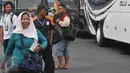 Salah satu penjual jasa penukaran uang di Terminal Pulogadung, Jakarta, Jumat (10/7/2015). BI mengaku terus mewaspadai maraknya peredaran uang palsu selama Ramadan dan menjelang Idul Fitri. (Liputan6.com/Herman Zakharia)