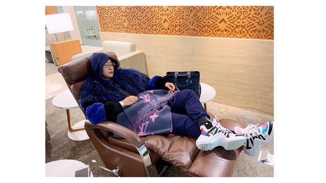 6 Potret 'Fashion Airport' Inul Daratista yang Selalu Tampil Mewah