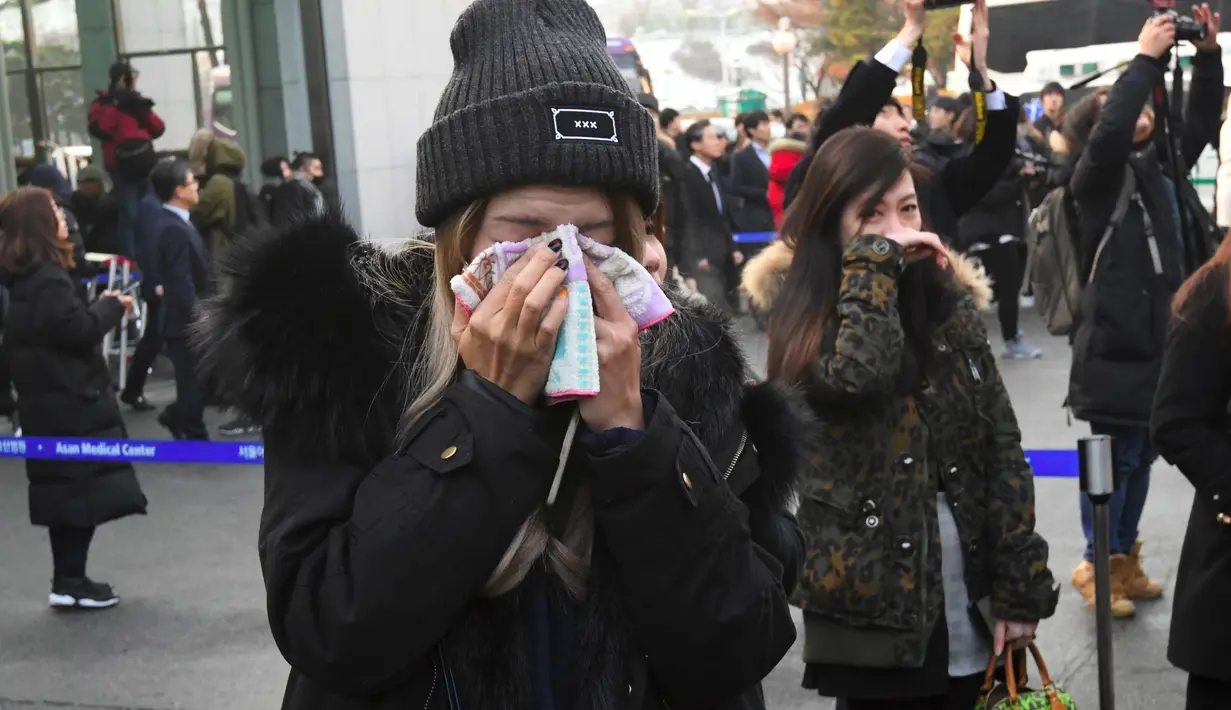 Pihak keluarga ingin pemakaman tersebut berlangsung tertutup dan dihadiri oleh para penggemar saja. (JUNG Yeon-Je/AFP)