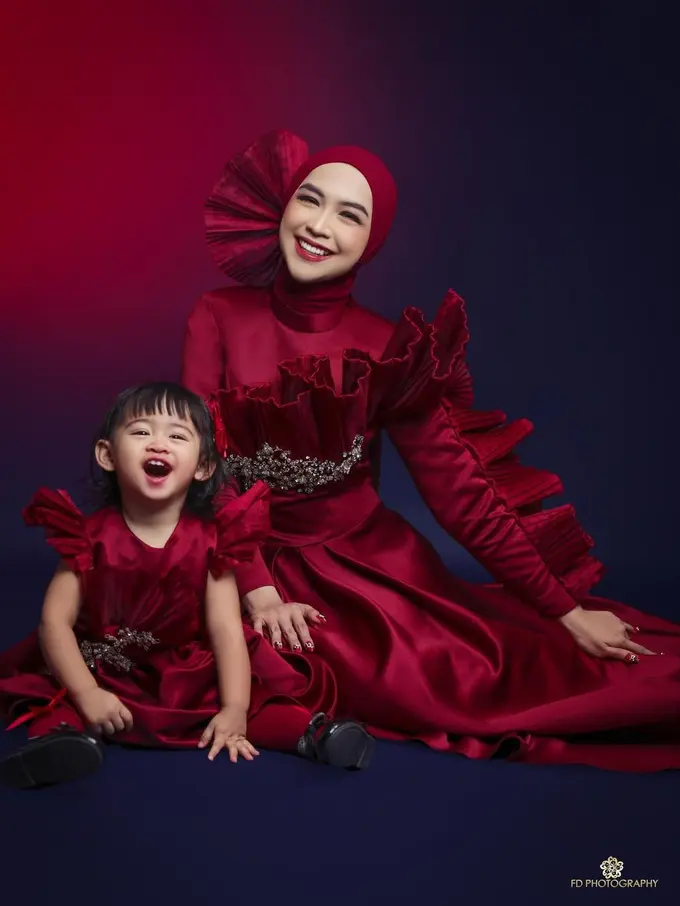 Ria Ricis dengan senyum khasnya (Instagram/riaricis1795)