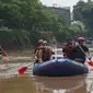 Satuan Tugas (Satgas) Citarum Harum melakukan susur sungai guna memastikan kondisi Sungai Citarum terkini, Rabu (15/12/2021). (Foto: Biro Adpim Jabar)