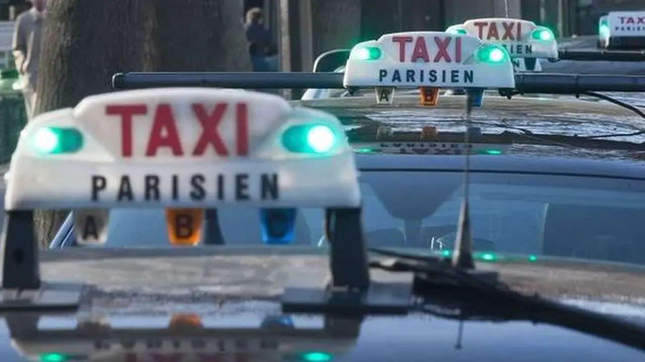 Demi Kemanusiaan, Naik Taksi Gratis Saat Tragedi Paris