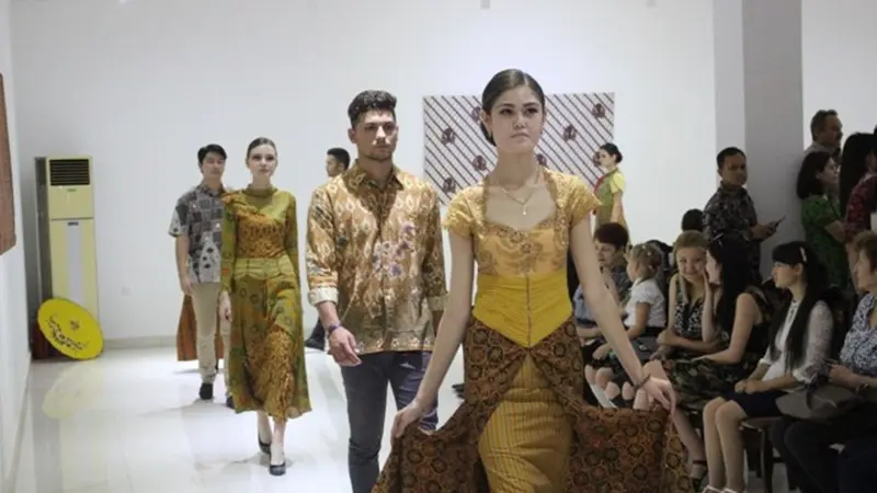 Batik Fashion Show di Uzbekistan. (Dokumentasi KBRI Tashkent)