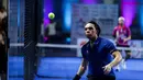 <p>Selebritas Indonesia, Saaih Halilintar berusaha mengembalikan bola ke lawan dalam laga semifinal ganda putra padel Turnamen Olahraga Selebriti Indonesia (TOSI) Season 4 di GOR UNJ, Jakarta, Minggu (02/11/2025). (Bola.com/Bagakara Lazuardi)</p>