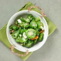 Ilustrasi tumis oyong gurih sedap/copyright shutterstock.com/sri widyowati