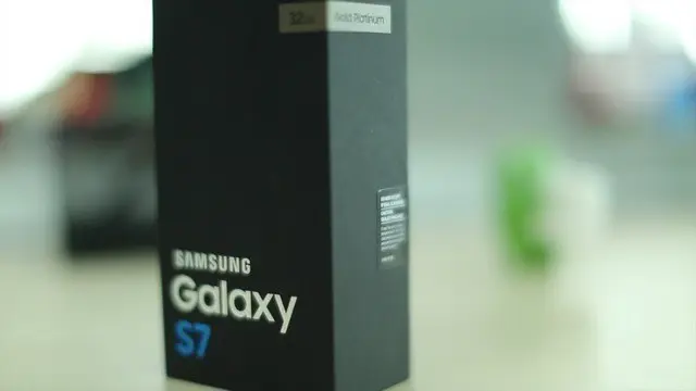 Samsung Galaxy S7 maupun Galaxy S7 Edge, untuk pasar Indonesia diperkuat chipset Exynos 8890 dan RAM sebesar 4GB. Hal ini membuat CPU Galaxy S7 dan Galaxy S7 Edge 30 persen lebih tangguh dan GPU 60 persen lebih baik dari Galaxy S6 dan Galaxy S6 Edge....
