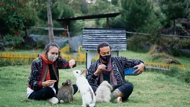 Momen Liburan Nadine Chandrawinata dan Dimas Anggara. (Sumber: Instagram/nadinelist dan Instagram/dimsanggara)
