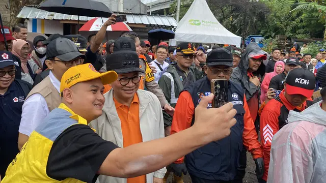 Gubernur Jakarta Pramono Anung saat mengikuti  gerakan Jaga Jakarta Bersih yang digelar secara serentak di seluruh wilayah ibu kota. (Liputan6.com/Delvira Hutabarat)