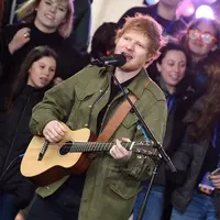 Kabar bahagia datang dari peyanyi Ed Sheeran. Belakangan ini seorang sahabatnya menyebut bahwa Ed telah bertunangan dengan kekasihnya yang sudah menjalin cinta dengannya sejak tahun 2015. (AFP/Bintang.com)