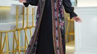 Ilustrasi gamis tenun