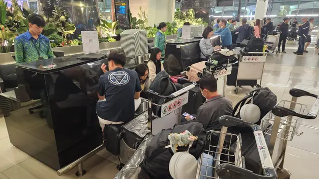 Penumpang Pilih Bertahan di Bandara Soetta