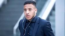 Pemain Bayern Munchen, Corentin Tolisso berjalan sebelum keberangkatan di bandara Munich, Jerman (2/4). Munchen akan bertanding melawan wakil Spanyol, Sevilla pada leg pertama perempatfinal Liga Champions. (Sven Hoppe/dpa via AP)