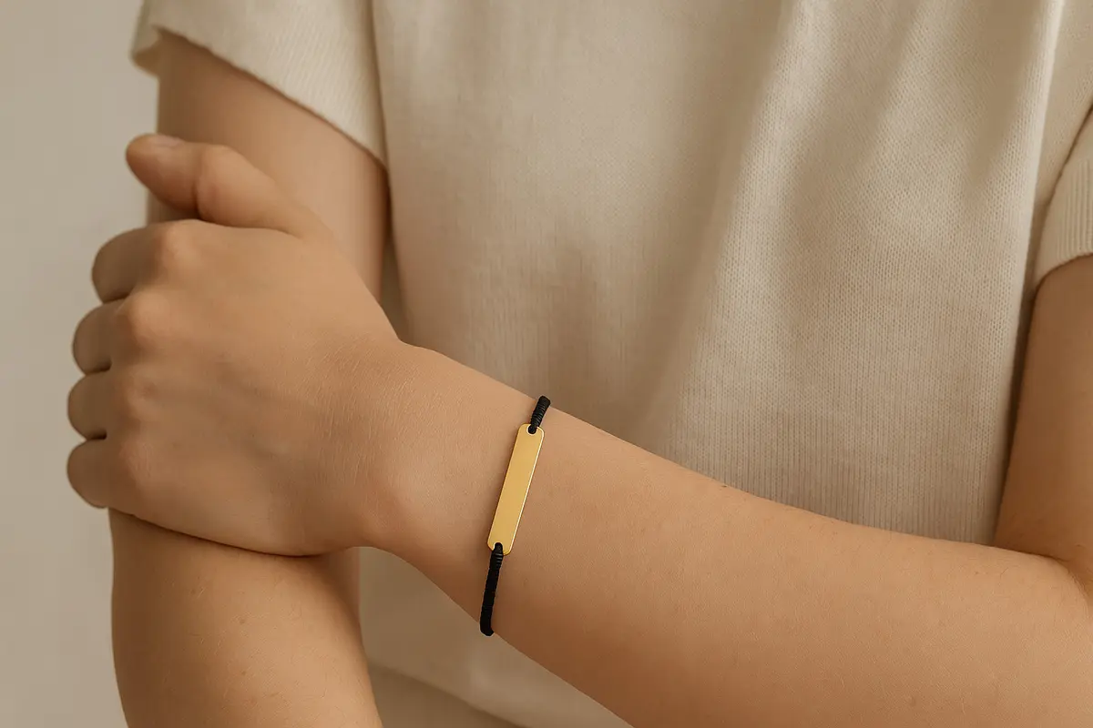 Model Gelang Tali Plat Emas yang Sedang Tren/Ilustrasi oleh AI